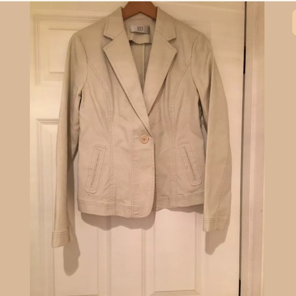 DKNY cream blazer. Size 6 - Picture 1 of 7